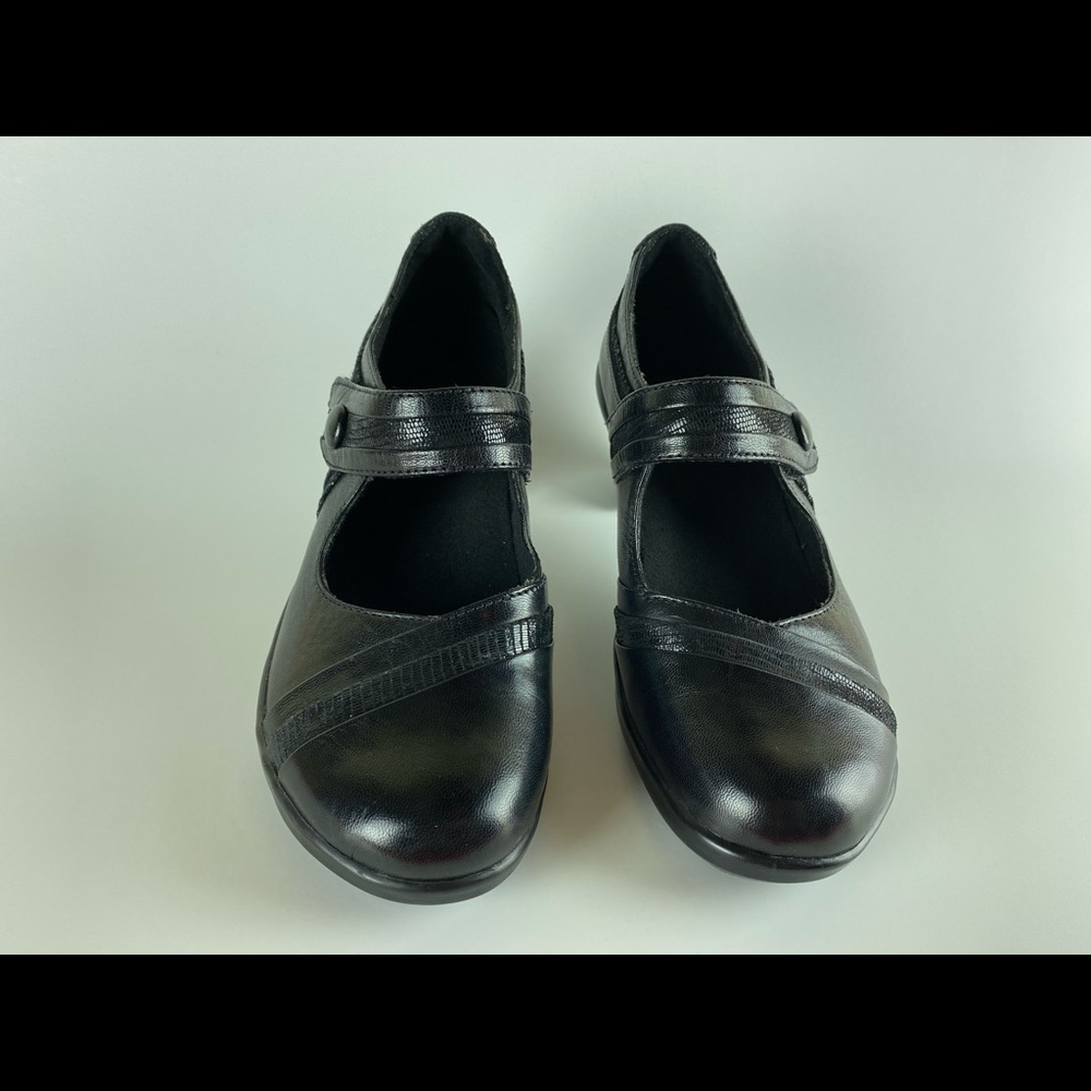 ARAVON women’s Anna size 6.5